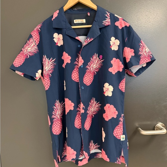 Sunset X Vine S Men's EUC/MINT condition Navy Shirt with Pink Pineapple Print - Picture 4 of 13
